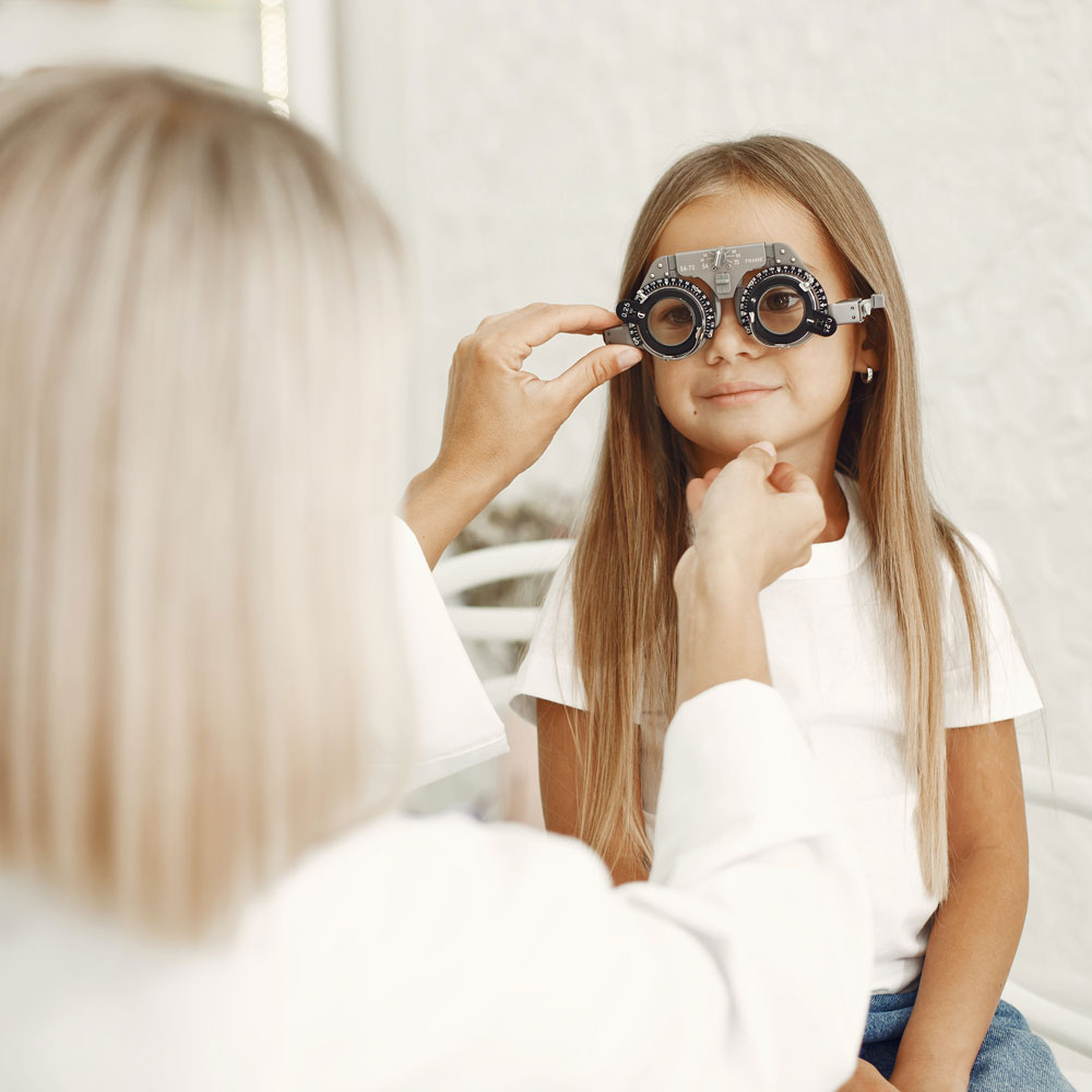 eye exam for kids in Paris